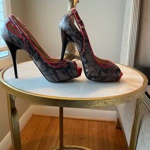 Guess size 8 Heeled Sandals